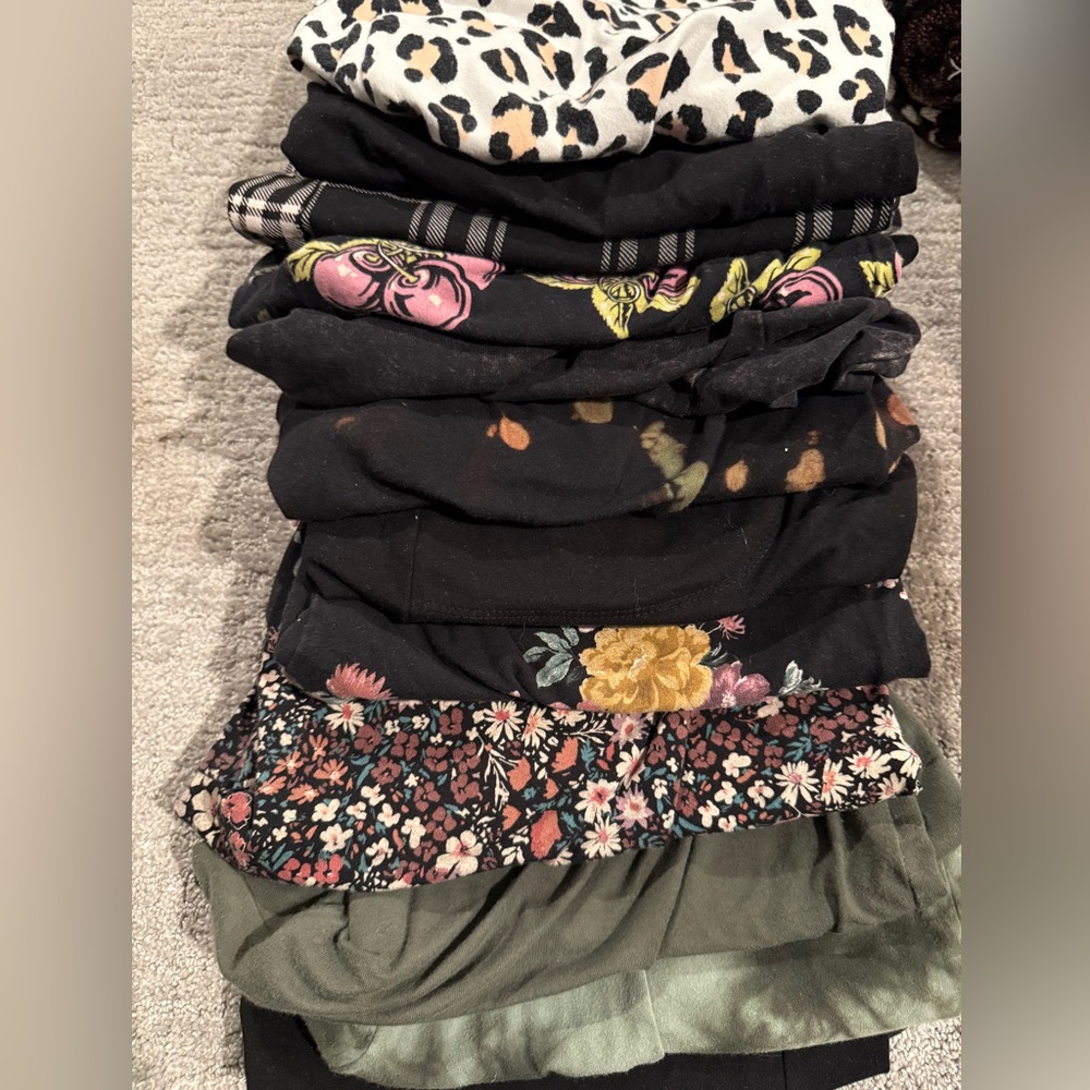 Lot of 12 Torrid Size 3 9" biker shorts, some with pockets some without.